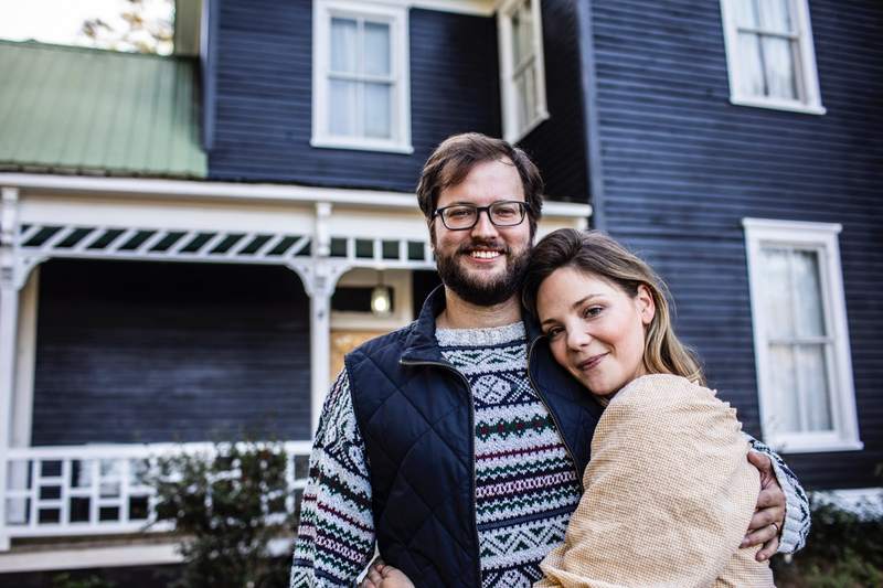 Couple closes on a house without the help of a Realtor.
