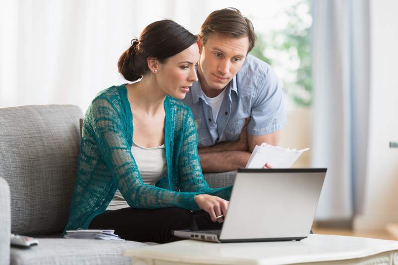 Couple at home researches the differences between conforming and nonconforming loans.
